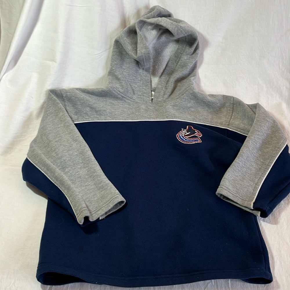 Vancouver Canucks hoodie, size 8-10yr